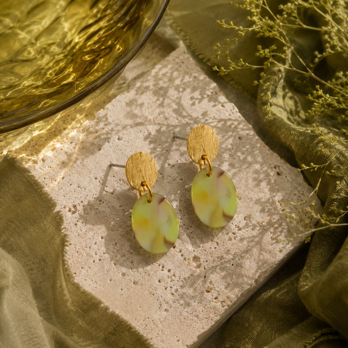 Eva Petite Resin Earrings in Yellow/Brown
