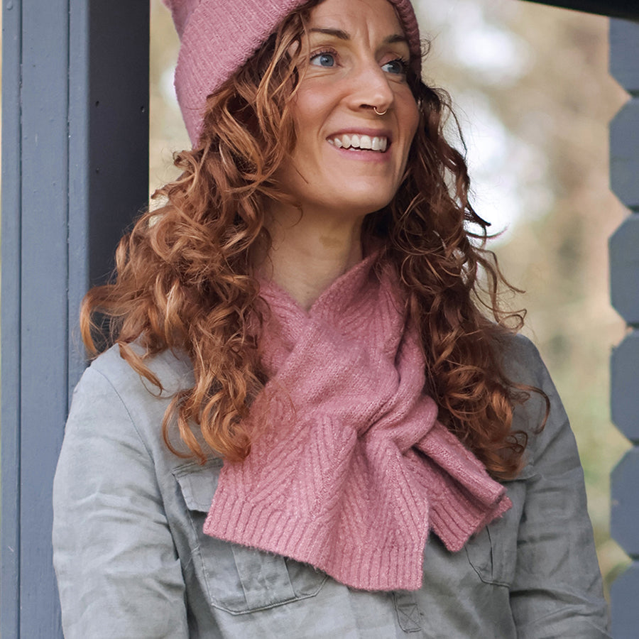 Charlotte dusty rose herringbone pull through scarf
