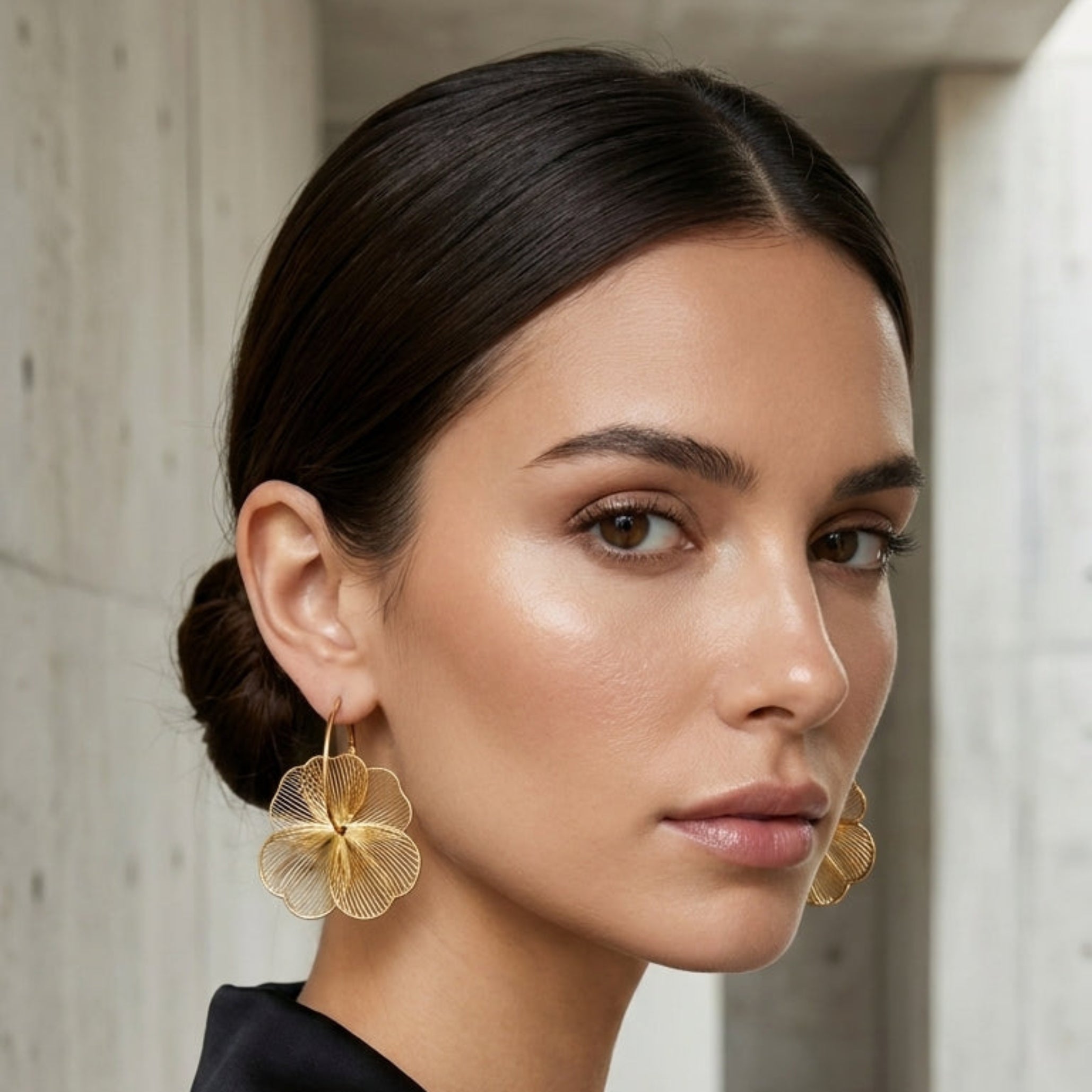 Textured flower drop earrings