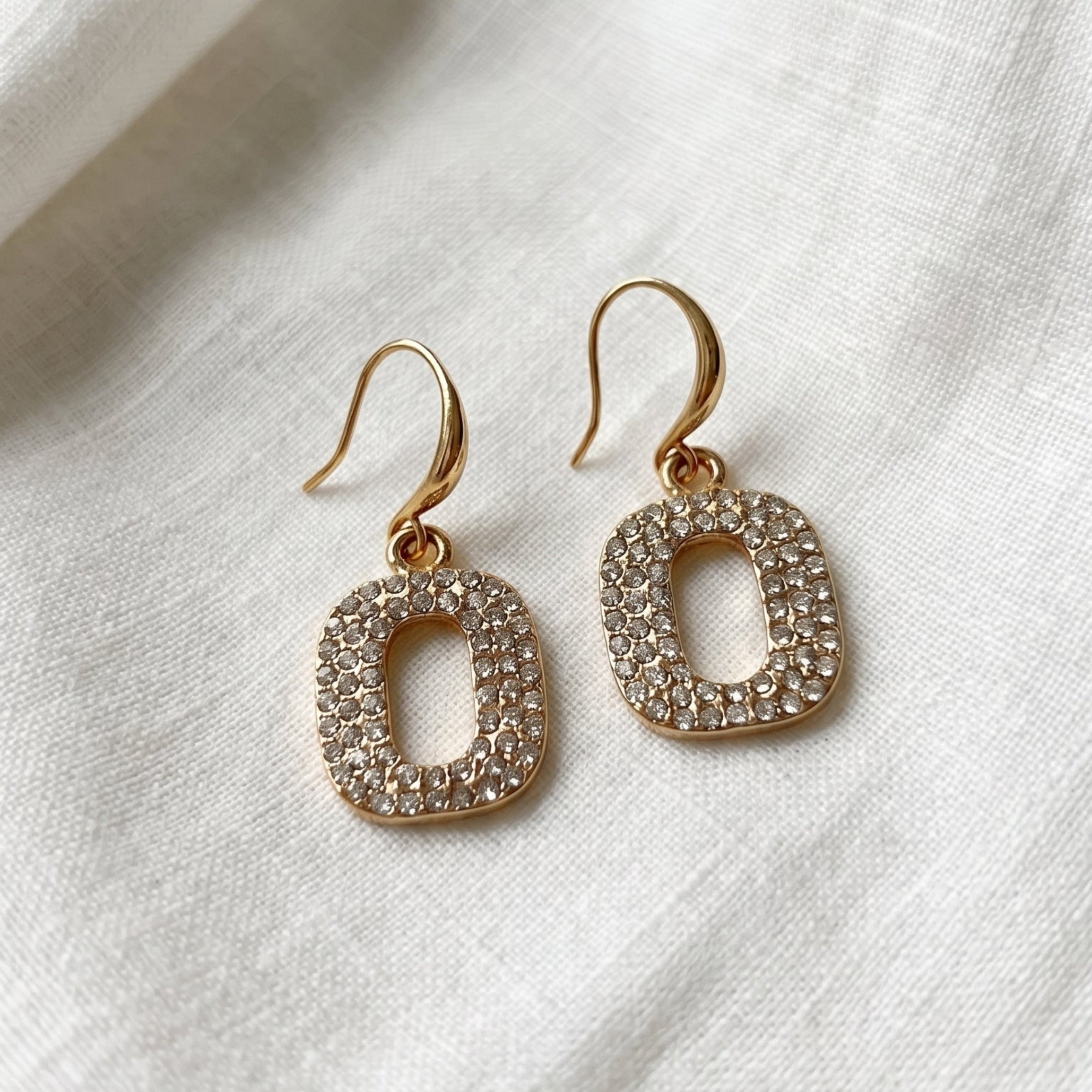 Oval drop earrings